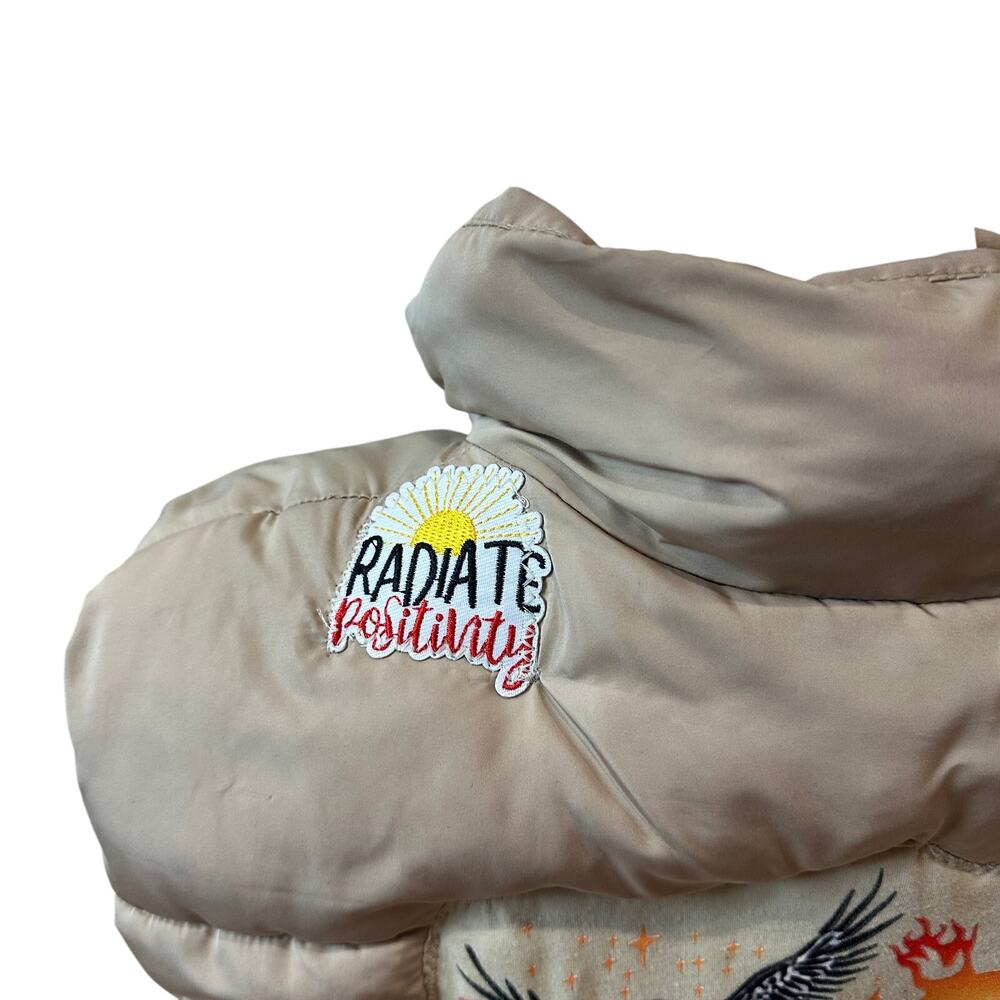 Camping Beige Puffer Vest MEDIUM Radiate Positivity Desert Tailgate Unique Crop - Picture 3 of 8